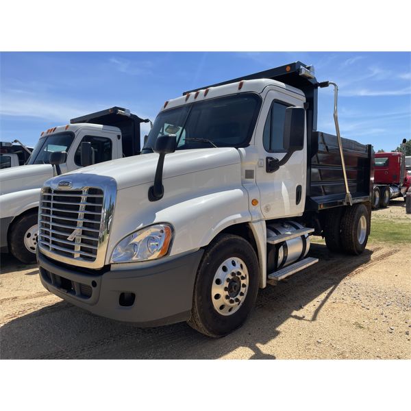 2016 FREIGHTLINER CASCADIA Dump Truck