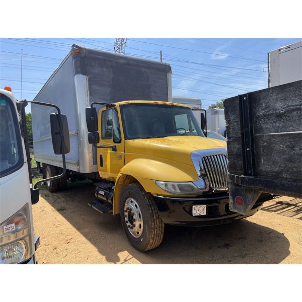 2005 INTERNATIONAL 4300 Box Truck