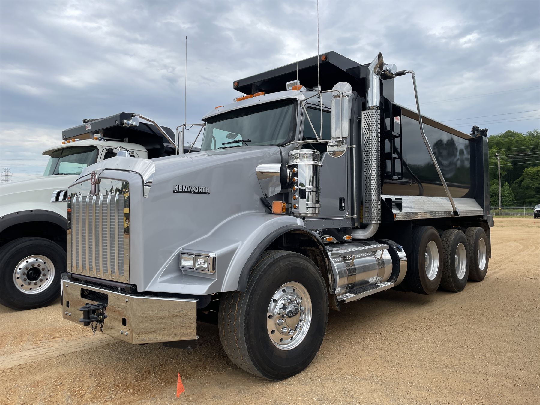 2023 KENWORTH T800 Dump Truck J M Wood Auction Company Inc 2023-kenworth-t800-dump-truck-j-m-wood-auction-company-inc