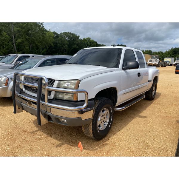 2004 CHEVROLET SILVERADO Z71 Pickup Truck