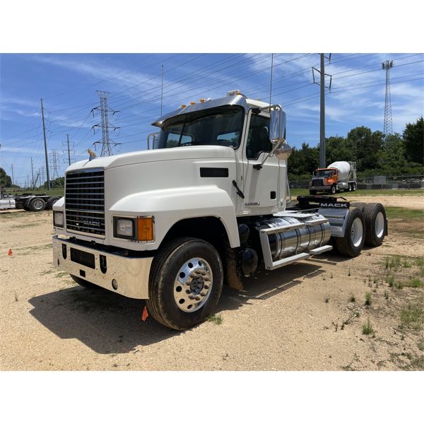 2018 MACK CHU613 Day Cab Truck