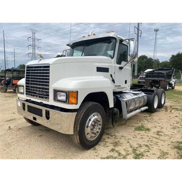 2018 MACK CHU613 Day Cab Truck