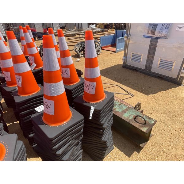 (25) SAFETY CONES