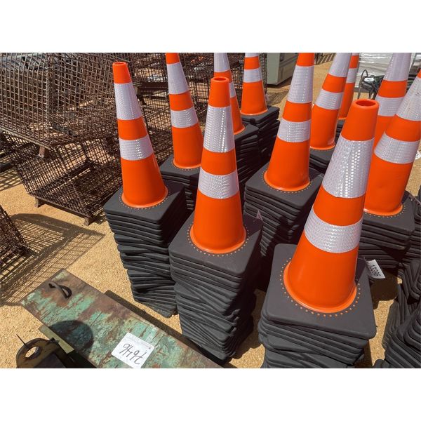 (25) SAFETY CONES