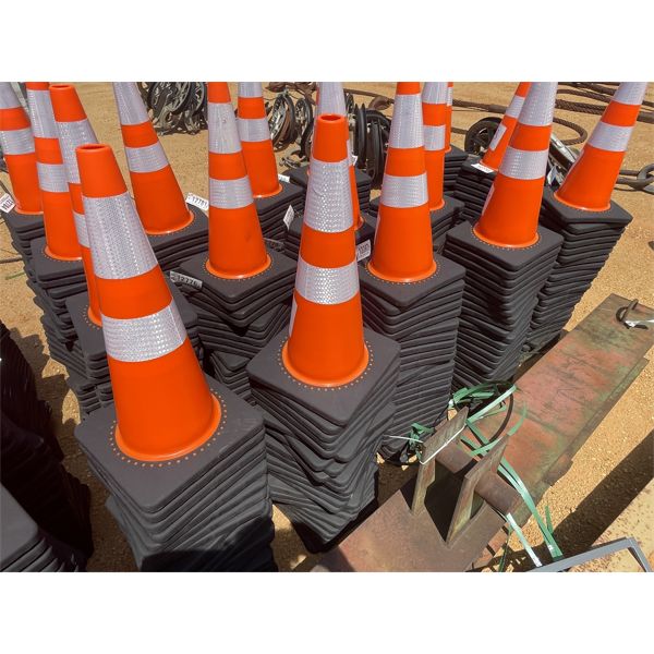 (25) SAFETY CONES