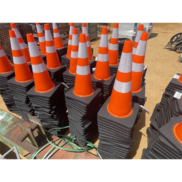 (25) SAFETY CONES