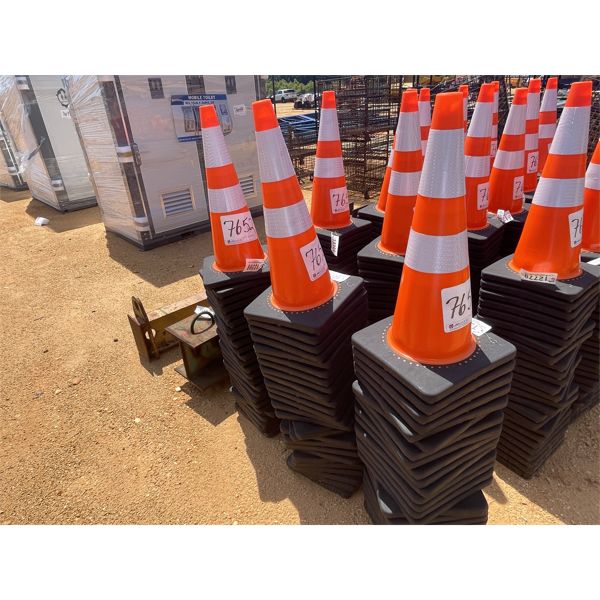 (25) SAFETY CONES