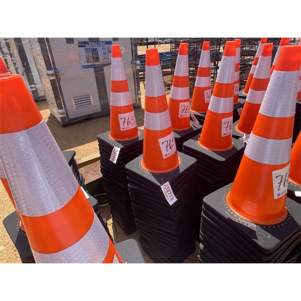 (25) SAFETY CONES