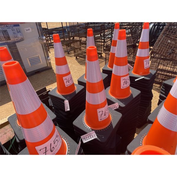 (25) SAFETY CONES