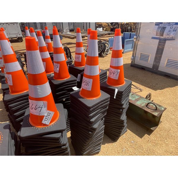 (25) SAFETY CONES