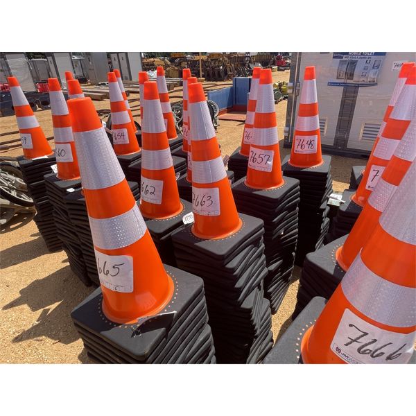 (25) SAFETY CONES