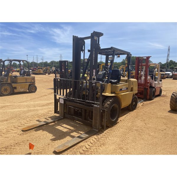 CAT DP40KL Forklift - Mast