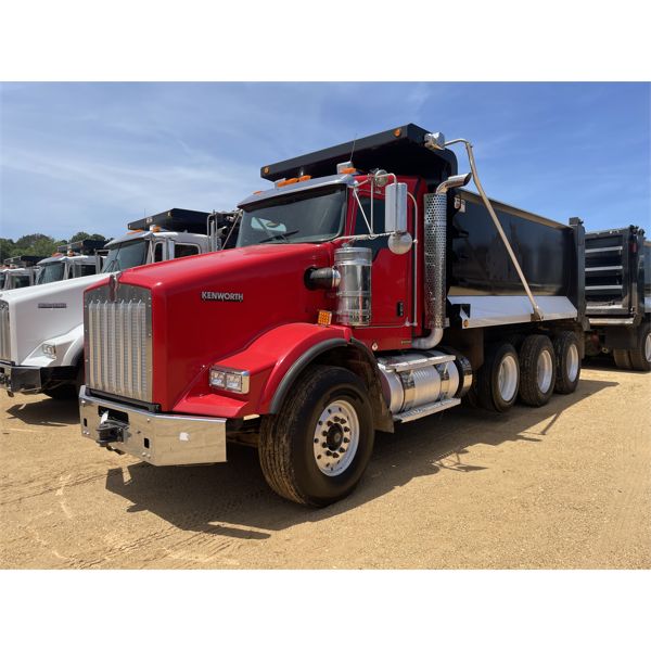2016 KENWORTH T800 Dump Truck