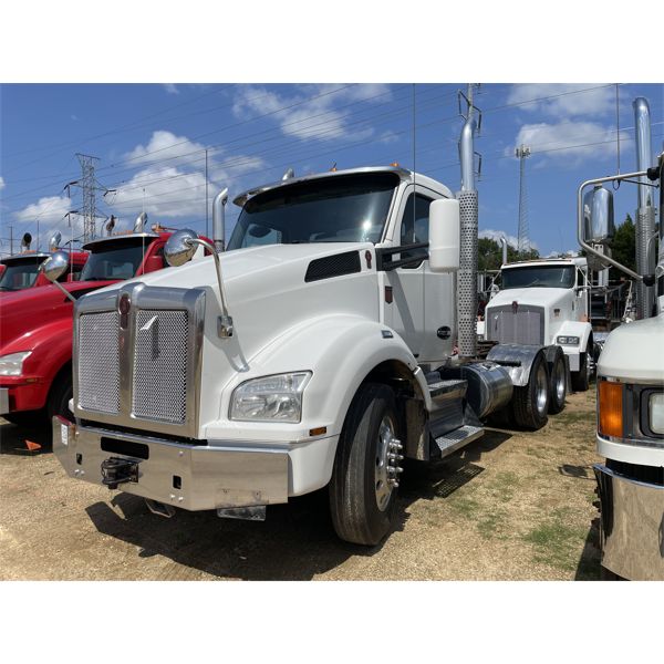2016 KENWORTH T880 Day Cab Truck