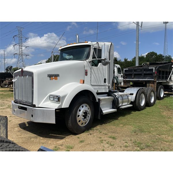 2016 KENWORTH T800 Day Cab Truck