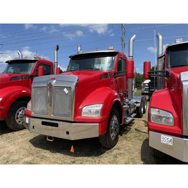 2017 KENWORTH T880 Day Cab Truck