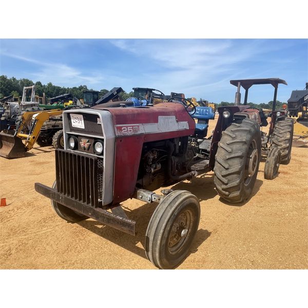 1975 MASSEY FERGUSON 255 Farm Tractor