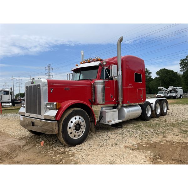 2000 PETERBILT 379 Sleeper Truck