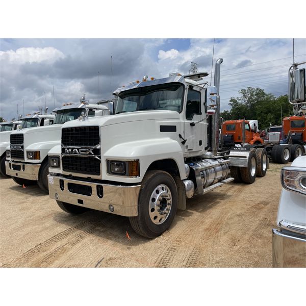 2024 MACK PI64T Day Cab Truck
