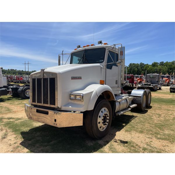 1998 KENWORTH T800 Day Cab Truck