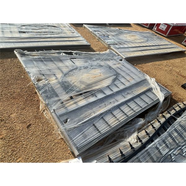 14' DEER SCENE BI-PARTING IRON GATE