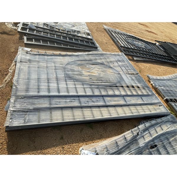 20' DEER SCENE BI-PARTING IRON GATE