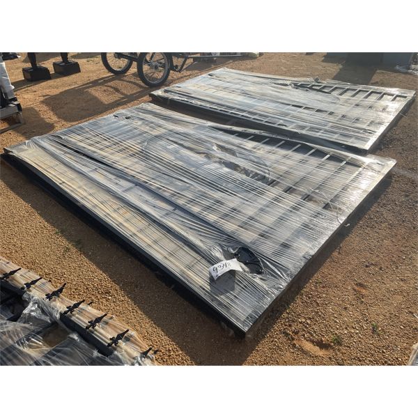 20' DEER SCENE BI-PARTING IRON GATE