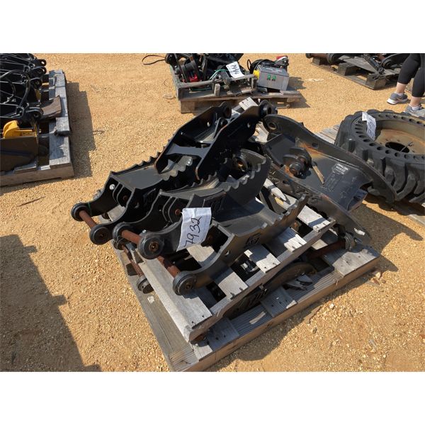 (11) VARIOUS JCB & TAG THUMBS