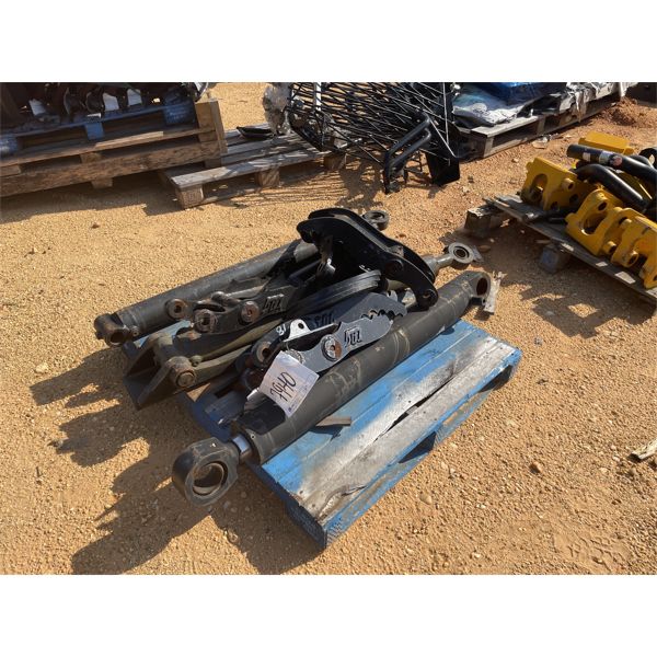 (4) TAG THUMBS W/ HYD CYLINDERS