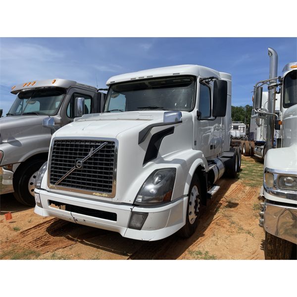 2012 VOLVO VNL Sleeper Truck