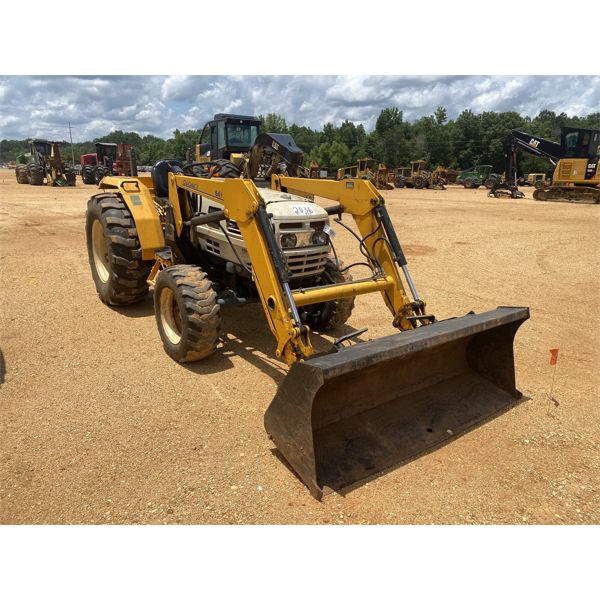 CUB CADET 8404 SS Farm Tractor