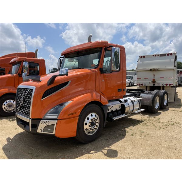 2019 VOLVO VNL Day Cab Truck