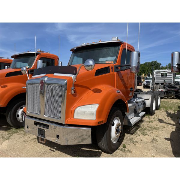 2020 KENWORTH T880 Day Cab Truck