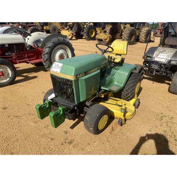 JOHN DEERE 420 Farm Tractor