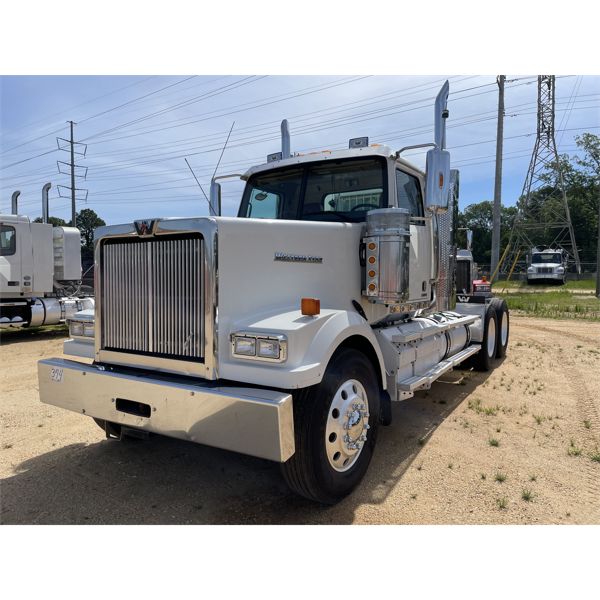 2020 WESTERN STAR 4900 EX Day Cab Truck