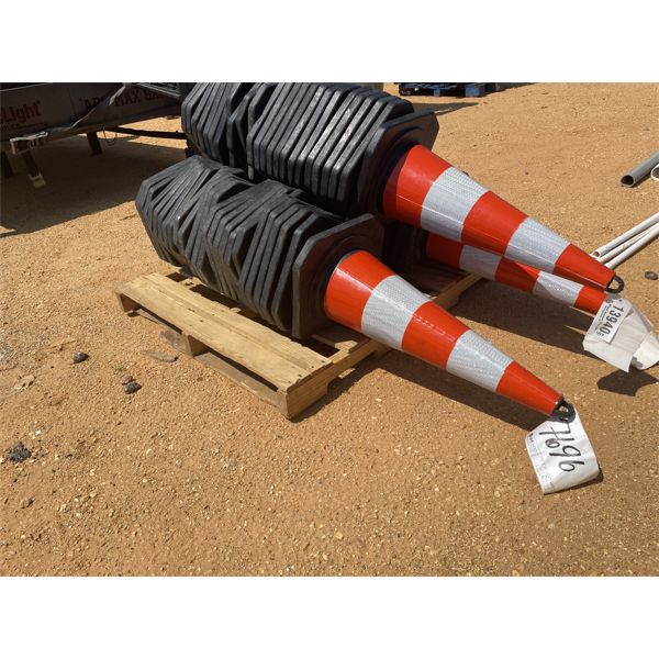 (25) SAFETY CONES