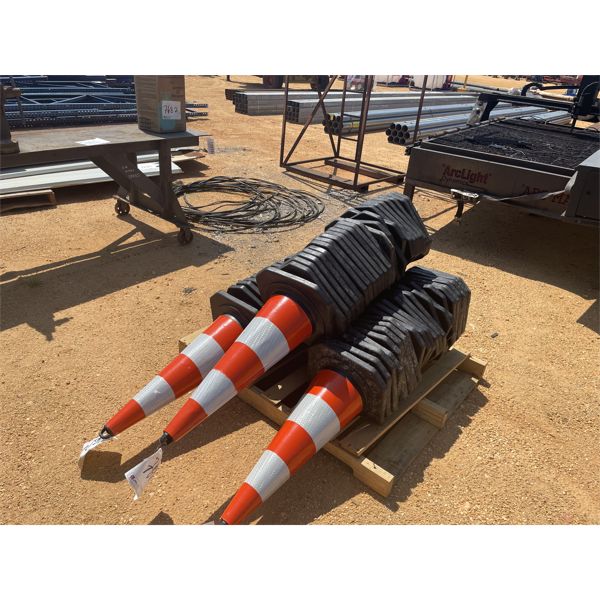 (25) SAFETY CONES