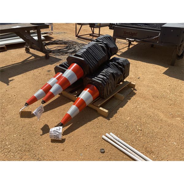 (25) SAFETY CONES