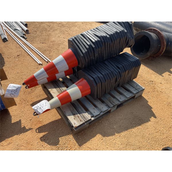 (25) SAFETY CONES