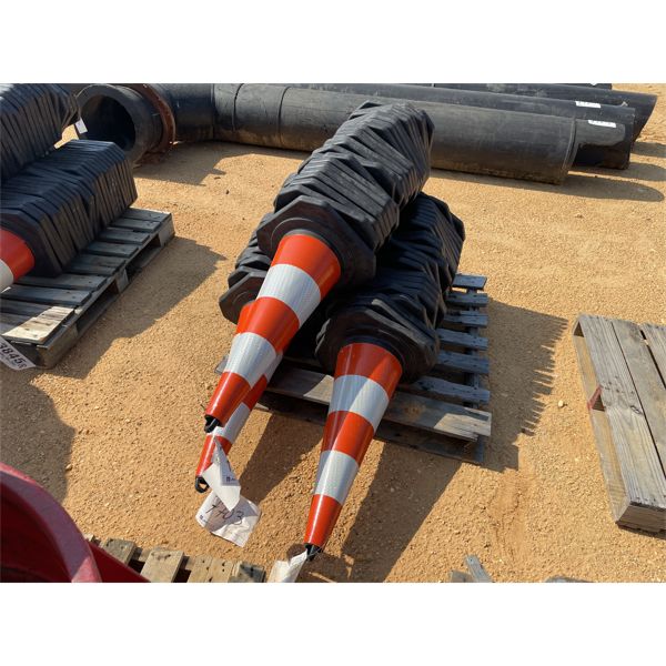 (25) SAFETY CONES