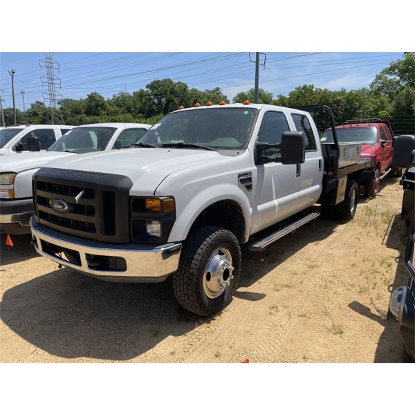 2008 FORD F350 LARIAT Flatbed Truck