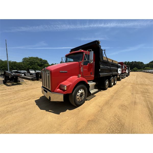 2005 KENWORTH T800 Dump Truck
