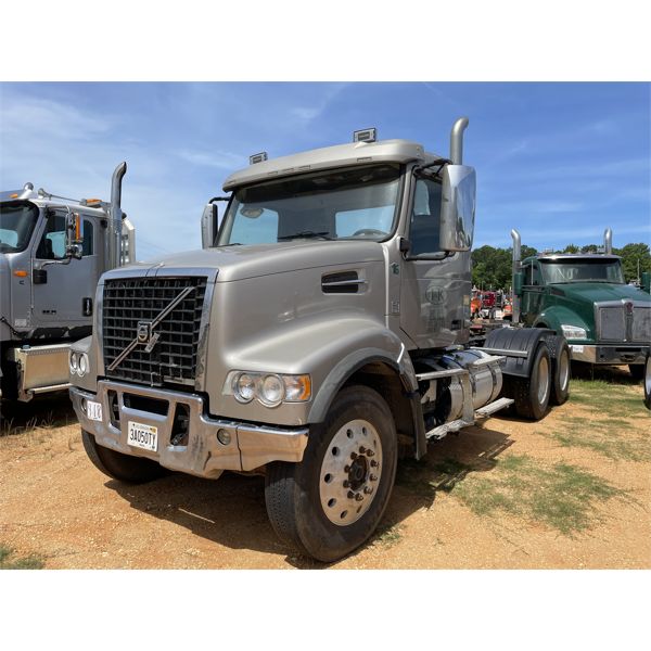 2016 VOLVO VHD Day Cab Truck