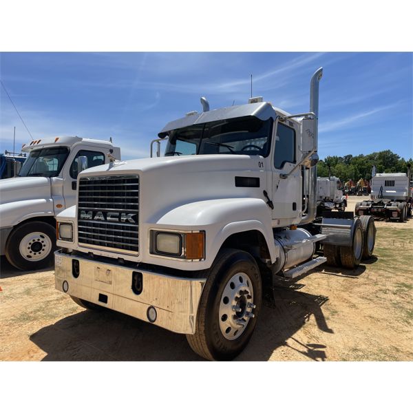 2007 MACK CH613 Day Cab Truck
