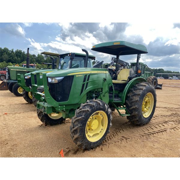2015 JOHN DEERE 5085E Farm Tractor