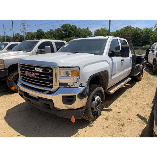 2015 GMC 3500 HD Flatbed Truck
