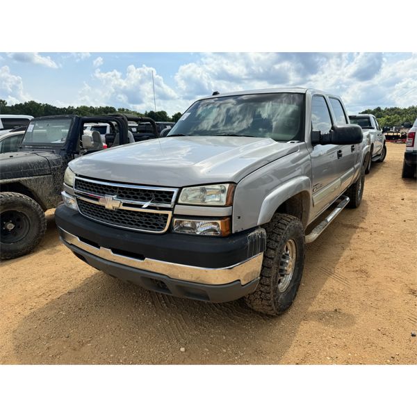 2005 CHEVROLET SILVERADO 2500 HD LS Pickup Truck