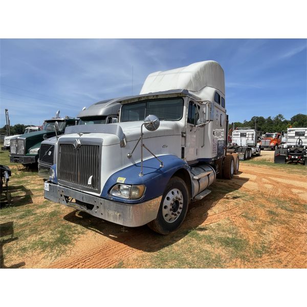 1999 INTERNATIONAL 9400 Sleeper Truck