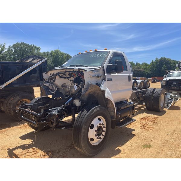 2015 FORD F750 XLT Cab and Chassis Truck