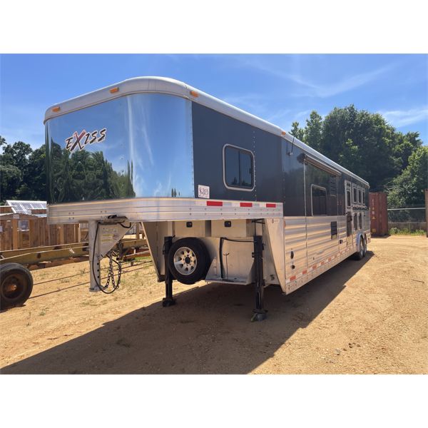 UNIVERSAL EXISS Livestock Trailer